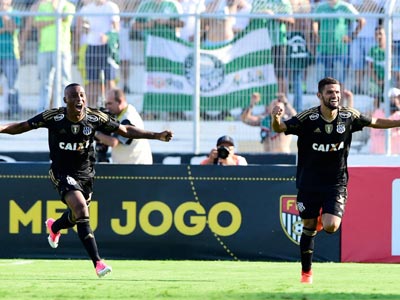 Jogadores da Ponte Preta comemoram gol contra o Palmeiras