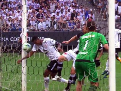 Gol de mão de Jô