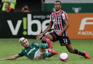 Victor Luis vs. SPFC