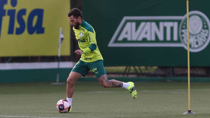 Lucas Lima em treino na Academia de Futebol do Palmeiras