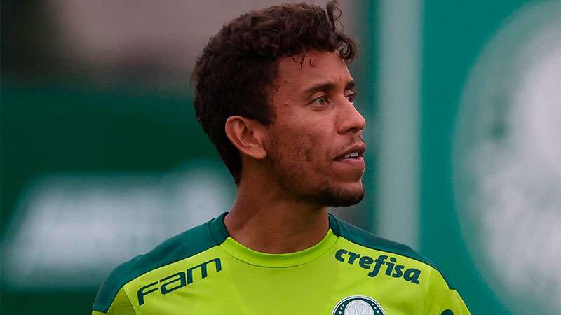 Marcos Rocha durante treino na Academia de Futebol do Palmeiras