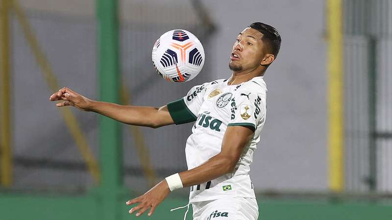 Rony, do Palmeiras, em partida contra o Defensa Y Justicia na Argentina