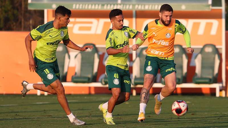 Danilo Barbosa, Alan e Zé Rafael em treino na Academia de Futebol do Palmeiras