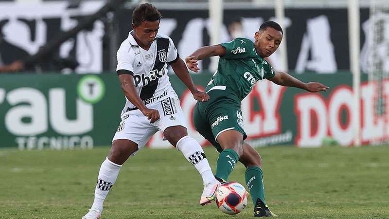 Michel, do Palmeiras, em sua estreia no time profissional contra a Ponte Preta.