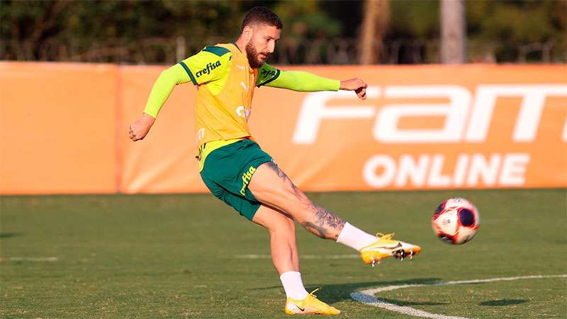 Zé Rafael treina na Academia de Futebol do Palmeiras