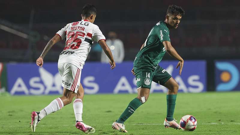 Gustavo Scarpa, do Palmeiras, enfrenta o SPFC no Morumbi