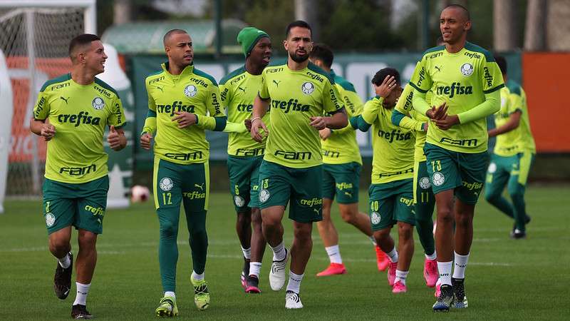 Elenco do Palmeiras realiza treino na Academia de Futebol