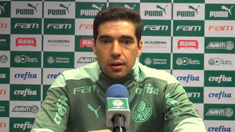 Abel Ferreira concede entrevista coletica após jogo com o Flamengo no Maracanã