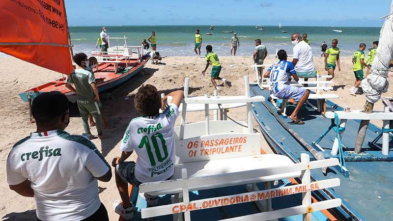 Elenco do Palmeiras treina na praia em Maceió, após o confronto contra o CRB pela Copa do Brasil