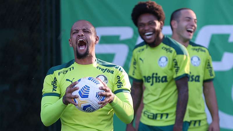 Felipe Melo em treino do Palmeiras antes de jogo com a Chapecoense, na Academia de Futebol