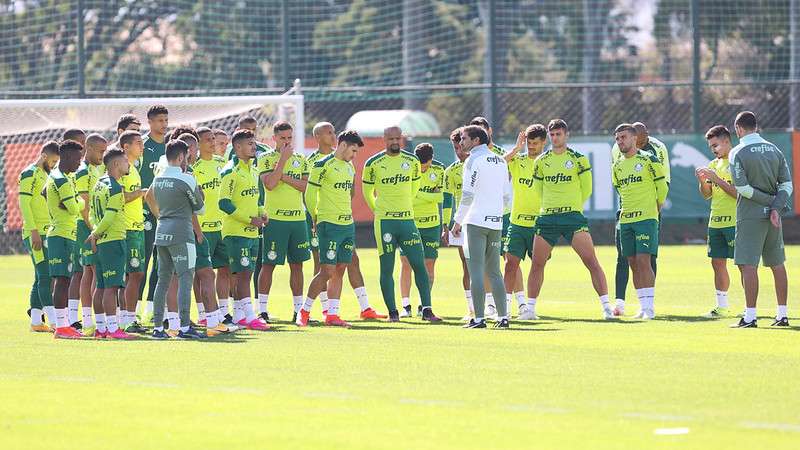 Jogadores do Palmeiras em treino na Academia de Futebol
