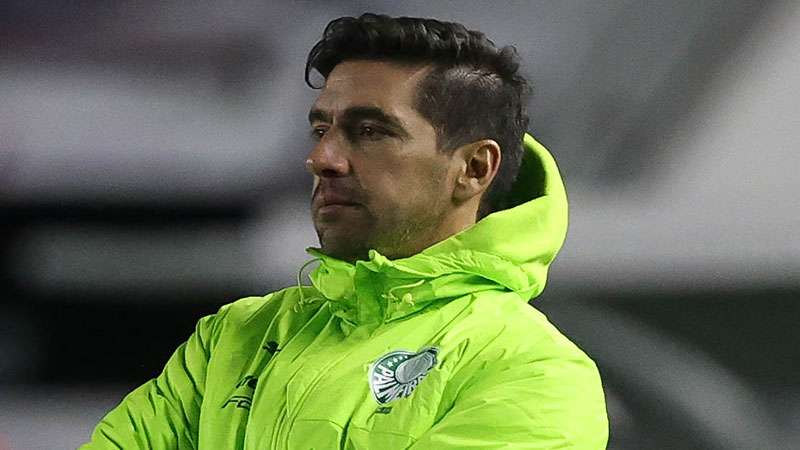 Abel Ferreira dirige o Palmeiras em Caxias do Sul, em partida contra o Juventude