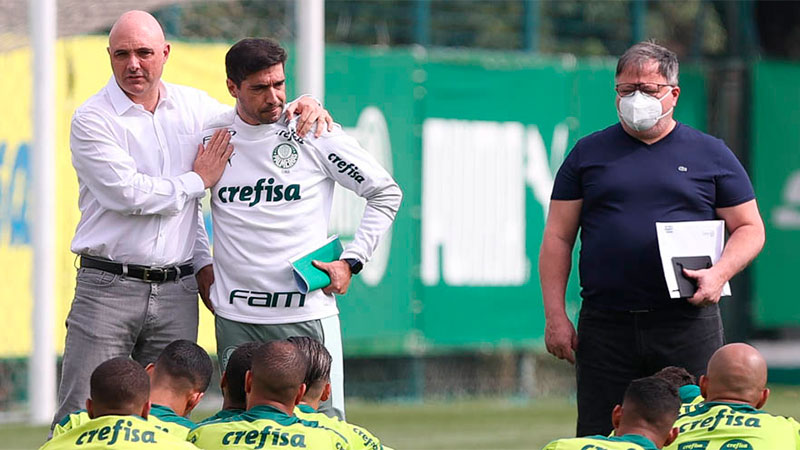 Reunião na Academia de Futebol do Palmeiras com os jogadores, o técnico Abel Ferreira, o diretor de futebol Anderson Barros e o presidente Maurício Galiotte