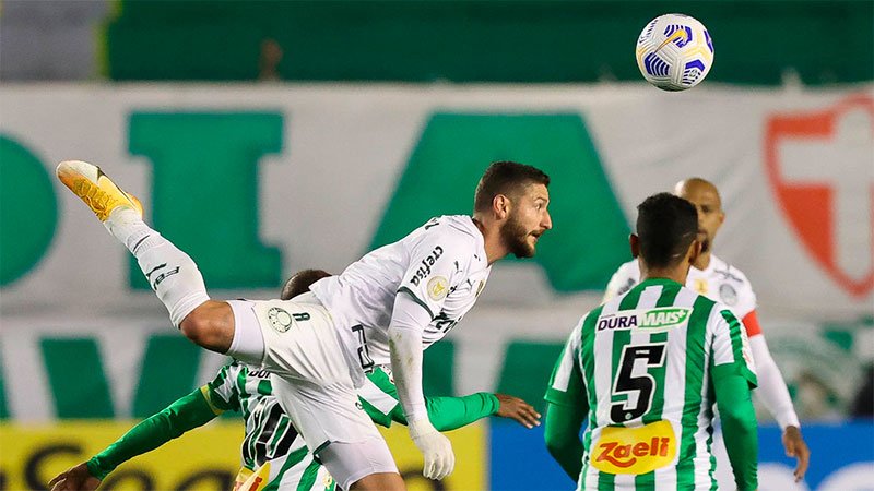 Zé Rafael, do Palmeiras, em partida contra o Juventude