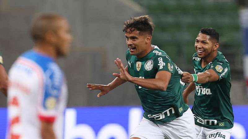 Gustavo Scarpa comemora seu gol em partida contra o Bahia, no Allianz Parque