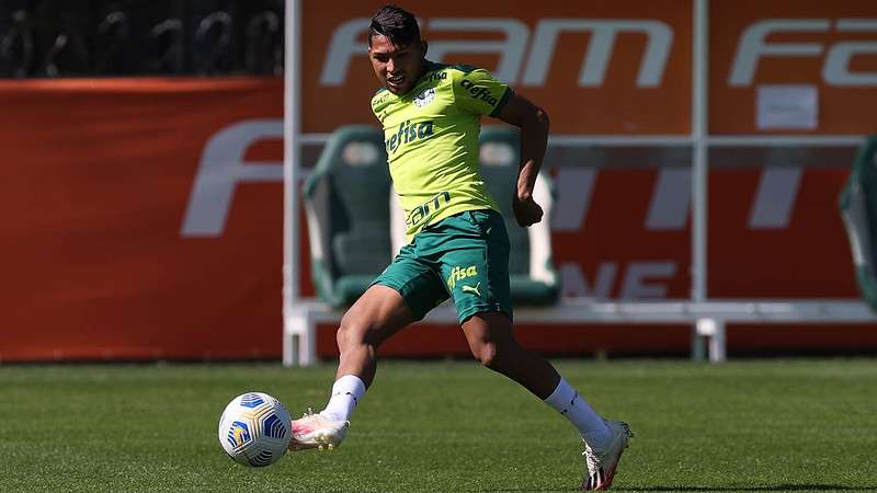 Rony em treino do Palmeiras na Academia de Futebol