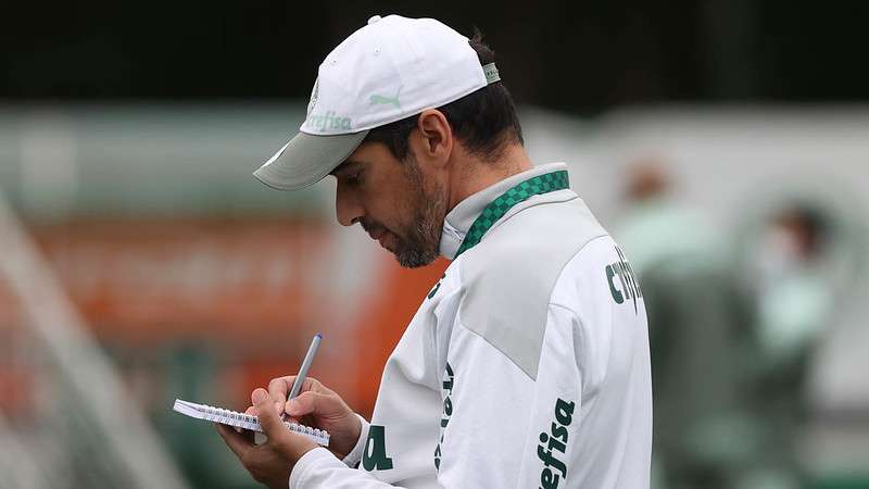 Abel Ferreira, técnico do Palmeiras, lidou com muitos desfalques no início do Campeonato Brasileiro