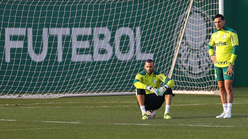 Weverton e Gustavo Gómez, durante treino do Palmeiras na Academia de Futebol: depois do retorno dos dois, Palmeiras segue clean sheet