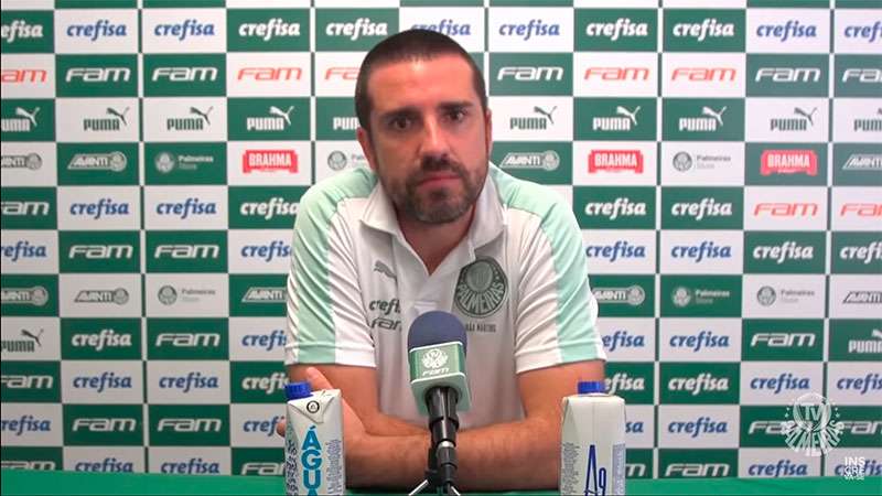 O auxiliar João Martins concede entrevista coletiva após vitória do Palmeiras sobre o Fluminense