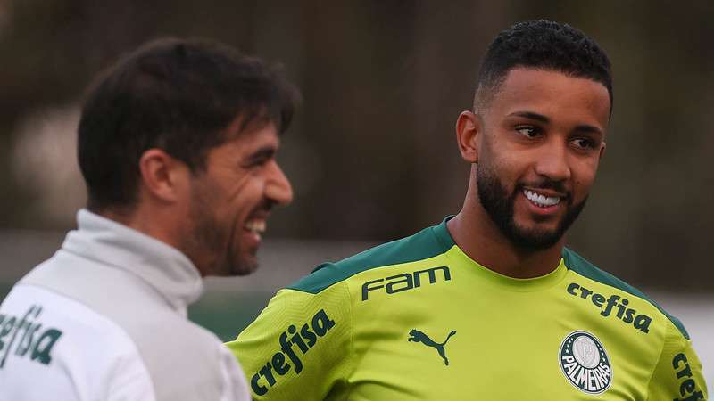 O lateral Jorge em seu primeiro treino na Academia de Futebol do Palmeiras