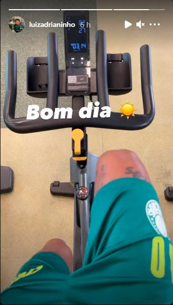 Luiz Adriano postou imagem de seu tratamento em sua conta do Instagram