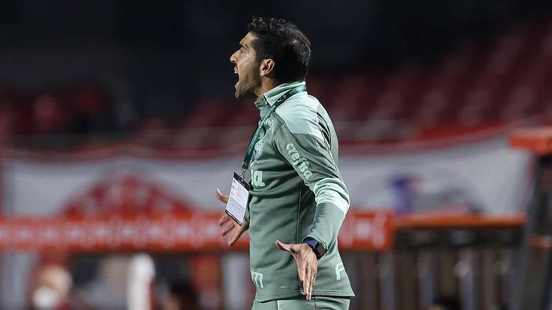 O técnico do Palmeiras, Abel Ferreira, durante partida contra o SPFC no Morumbi