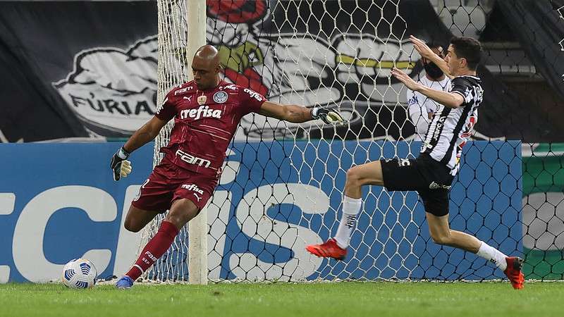 O goleiro Jailson, do Palmeiras, em partida contra o Atlético-MG