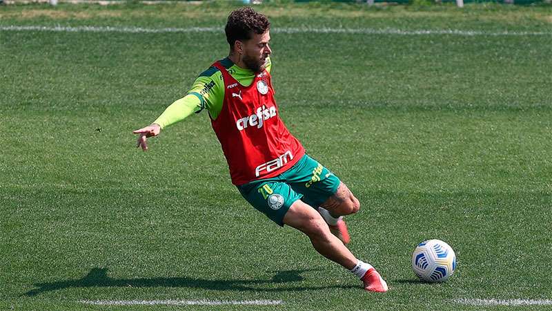 Lucas Lima em treino na Academia de Futebol do Palmeiras