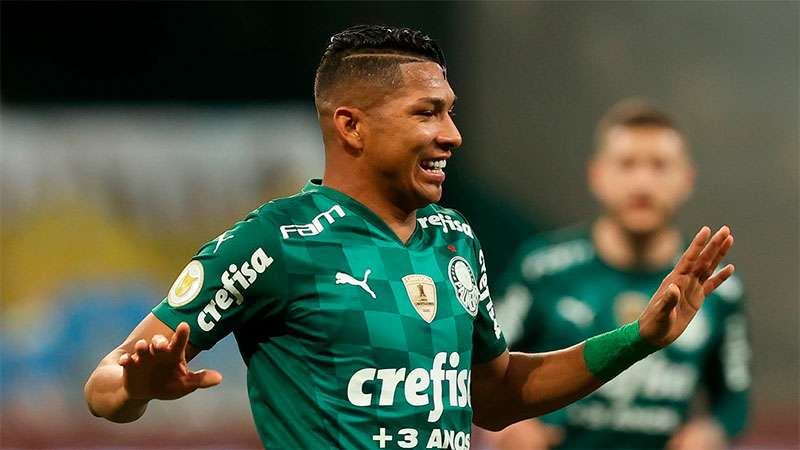 Rony comemora seu gol contra o Athletico-PR, no Allianz Parque