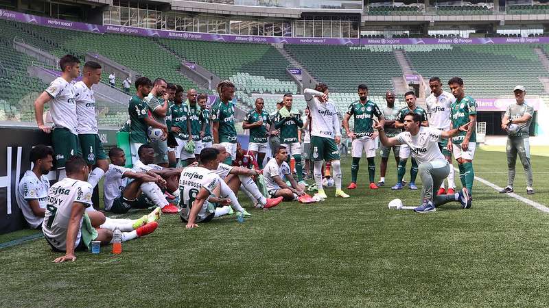 O elenco do Palmeiras em jogo-treino no Allianz Parque