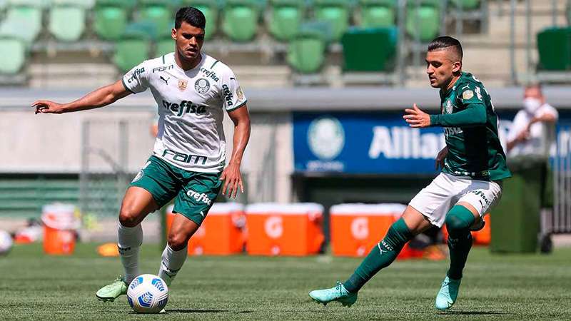 Danilo Barbosa e Victor Luis durante jogo-treino do Palmeiras no Allianz Parque.