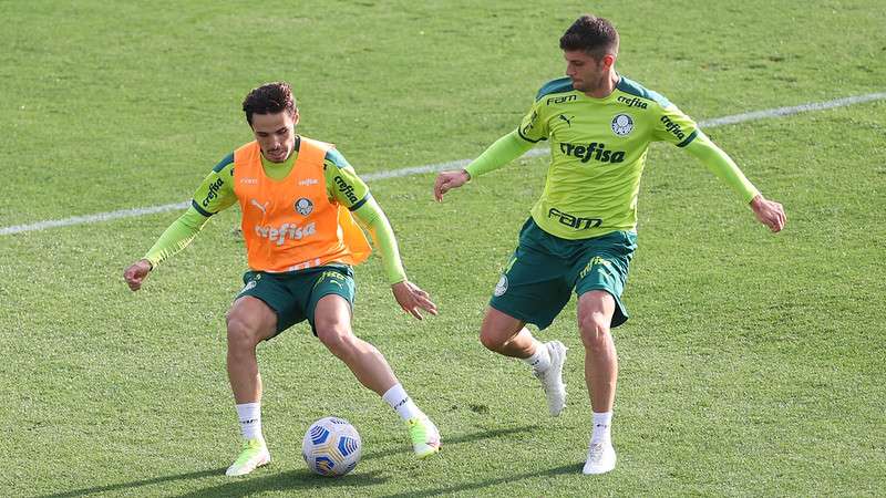 Raphael Veiga e Kuscevic durante treino do Palmeiras na Academia de Futebol.