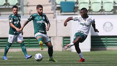 Willian, Zé Rafael e Patrick de Paula em jogo-treino do Palmeiras no Allianz Parque.