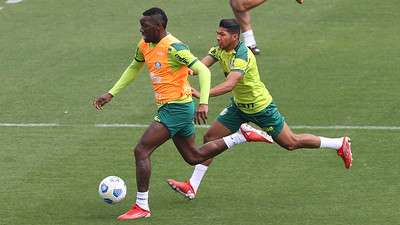 Patrick de Paula e Rony em treino do Palmeiras na Academia de Futebol.