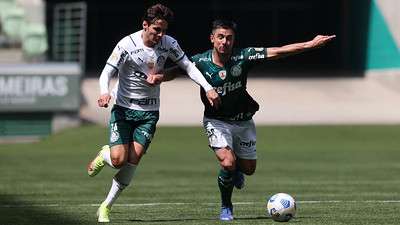 Raphael Veiga e William em jogo-treino do Palmeiras no Allianz Parque.