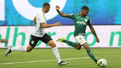 Wesley em jogada de gol pelo Palmeiras contra o Grêmio, na coquista da Copa do Brasil 2020.