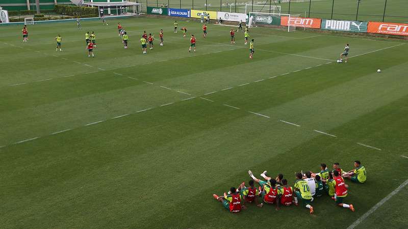 Elenco do Palmeiras realiza atividades na Academia de Futebol.