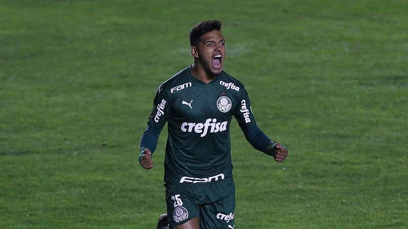 Gabriel Menino comemora seu gol pelo Palmeiras contra o Bolívar, durante partida válida pela fase de grupos, Libertadores 2020, no Estádio Hernando Siles, na Bolívia.