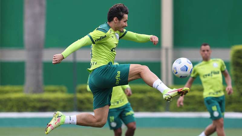 Raphael Veiga durante treinamento do Palmeiras, na Academia de Futebol.