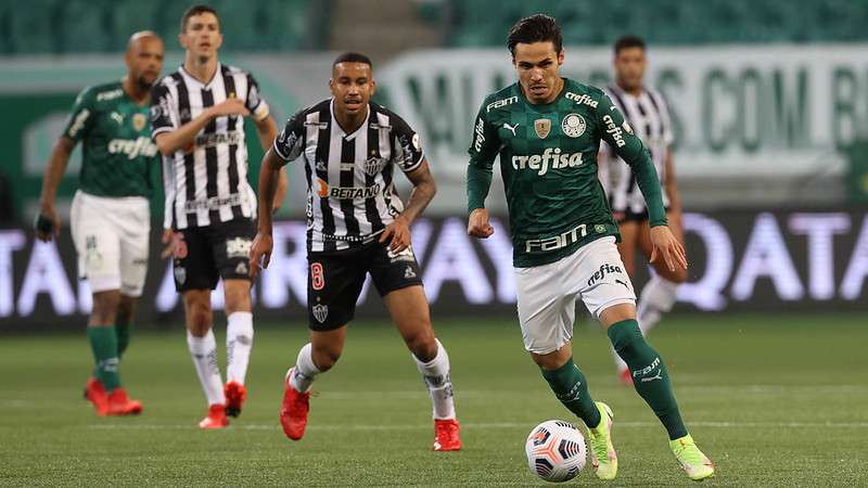 Raphael Veiga em jogo do Palmeiras contra o Atlético Mineiro, durante primeira partida válida pelas semifinais da Libertadores 2021, no Allianz Parque.