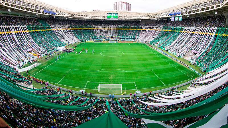 Governo de São Paulo antecipa retorno do público aos estádios! A arena Allianz Parque voltará a ficar lotada pela torcida do Palmeiras.