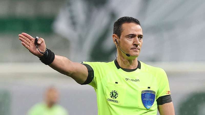 Wilmar Roldán arbitrou a vitória do Palmeiras sobre o SPFC, em jogo de volta válido pelas quartas de final da Libertadores 2021, no Allianz Parque.