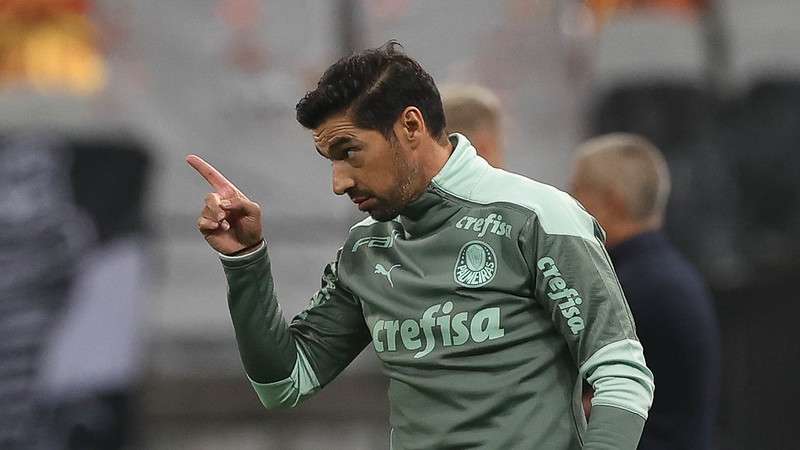 Abel Ferreira em jogo do Palmeiras contra o SCCP, válido pela vigésima primeira rodada do Brasileirão 2021, no Itaquerão.