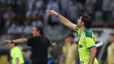 Abel Ferreira em jogo do Palmeiras contra o Atlético-MG, durante a segunda partida válida pelas semifinais da Libertadores 2021, no Mineirão.