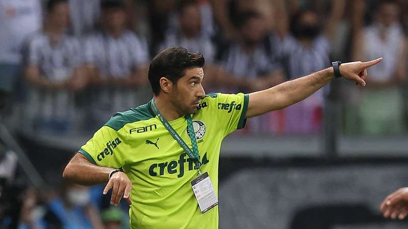 Abel Ferreira em jogo do Palmeiras contra o Atlético-MG, durante a segunda partida válida pelas semifinais da Libertadores 2021, no Mineirão.