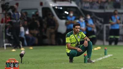 Abel Ferreira em jogo do Palmeiras contra o Atlético-MG, durante segunda partida válida pelas semifinais da Libertadores 2021, no Mineirão.