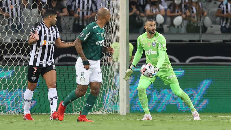 Felipe Melo e Weverton durante segunda partida do Palmeiras contra o Atlético-MG, válida pelas semifinais da Libertadores 2021, no Mineirão.