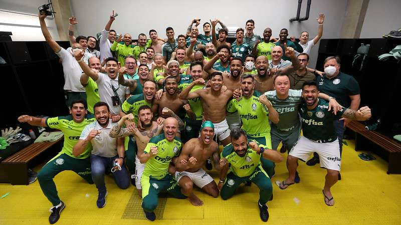 Foto: bastidores da comemoração do elenco do Palmeiras após classificação para final da Libertadores 2021.