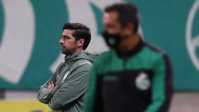 Abel Ferreira em jogo do Palmeiras contra o Juventude, durante partida válida pela vigésima terceira rodada do Brasileirão 2021, no Allianz Parque.