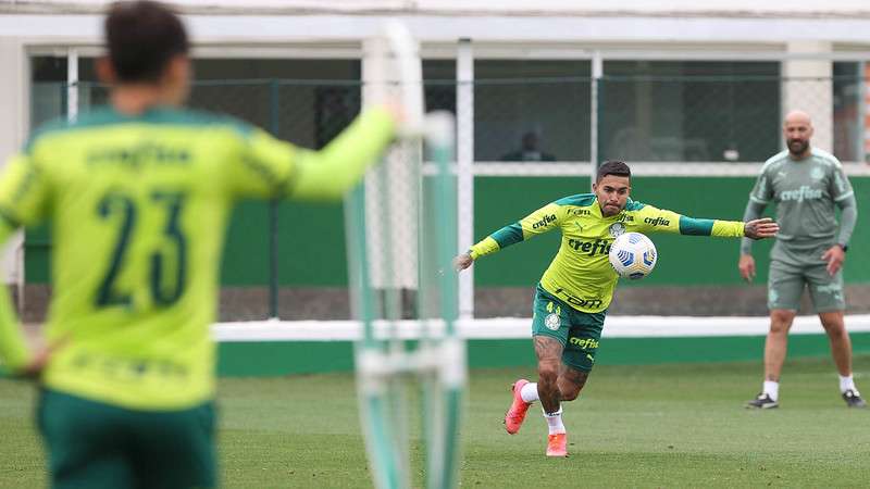 Dudu durante treino do Palmeiras, na Academia de Futebol.